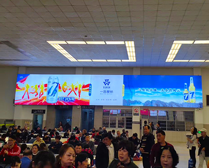 湖南某高鐵站候車(chē)廳拉布燈箱解決方案