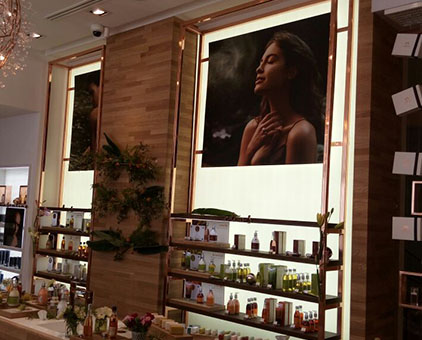 智利化妝品體驗(yàn)店裝飾燈箱